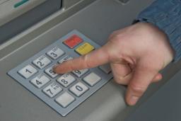 NBP zapewnia, że gotówki w bankach i bankomatach nie zabraknie