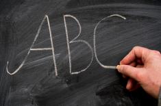 MEiN: Wzrost nakładów na oświatę z przełożeniem na pensje w szkołach niesamorządowych