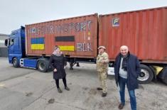 Pomoc Ukrainie płynie wieloma kanałami, ale czas na korytarz humanitarny