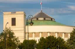 Rząd chce szybko zlikwidować Izbę Dyscyplinarną, ale w Sejmie impas