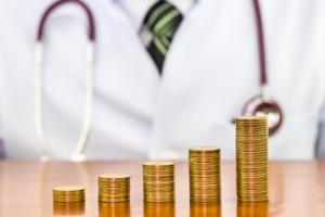 Podwyżkowy pat w szpitalach - pieniędzy na wynagrodzenia wystarczy do października