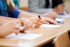CKE ogłosiła zasady dostosowania egzaminów ósmoklasisty i matur dla uczniów z Ukrainy