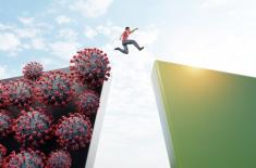 Jedno rozporządzenie znosi izolację, drugie każe na nią kierować. Lekarze chcą uchylenia