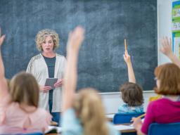 MEiN konsultuje podwyżki dla nauczycieli - minimalne od 130 zł  do 178 zł brutto