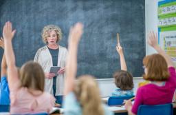 MEiN konsultuje podwyżki dla nauczycieli - minimalne od 130 zł  do 178 zł brutto