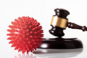 COVID odchodzi w niepamięć, a w sądach nadal jednoosobowe składy i posiedzenia niejawne