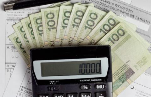 Sejm przyjął ustawę o wakacjach kredytowych i wydłużył działanie tarcz antyinflacyjnych