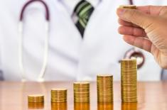 Niektóre szpitale nie wypłacą podwyżek. NFZ podpisał umowy w sześciu województwach