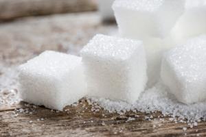 NFZ znalazł pieniądze na podwyżki płac w podatku cukrowym
