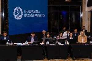 "Szczuplejsze" organy KRRP, e-zgłaszanie kandydatów - radcy zajmą się swoją ordynacją wyborczą