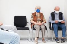 Czwarta dawka szczepionki Covid-19 na razie zalecana seniorom, ale to może się zmienić