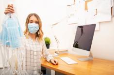 Sąd: Pracodawca mógł ukarać pracownika za nienoszenie maseczki