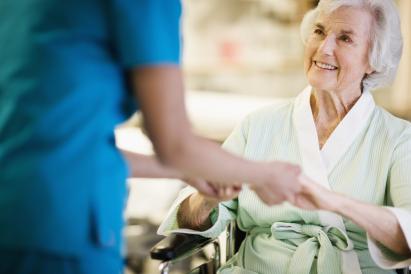 Geriatrzy i łóżka w szpitalach dla seniorów potrzebne od zaraz