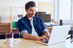 Badanie: 53 proc. pracowników zyskało większą elastyczność pracy w okresie wakacyjnym