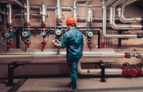 Woda z wodociągu ma być jak z butelki, ale wciąż płynie w azbestowych rurach