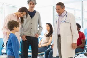 Pediatra pilnie poszukiwany, a zachęt do specjalizacji brak