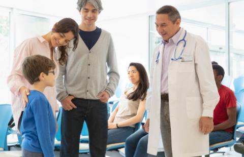 Pediatra pilnie poszukiwany, a zachęt do specjalizacji brak