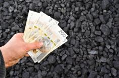 Pieniądze na wypłaty dodatku węglowego trafiają już do gmin