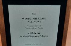 Medal fundacji rektorów dla prezesa Wolters Kluwer Polska