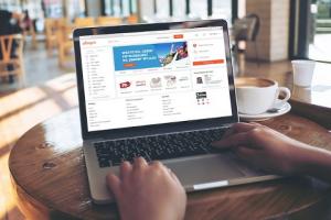 UOKiK rekomenduje: Influencerzy powinni oznaczać reklamy