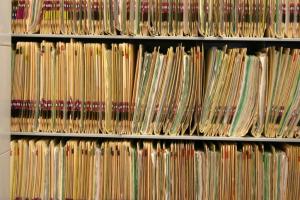 Archiwum konserwuje dokumenty, emerytura od płacy minimalnej
