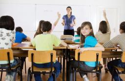 Raport RPD: Dzieci optymistyczniej oceniają szkołę niż ich rodzice