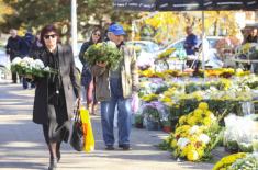 WSA: Handel na drodze przy cmentarzu tylko od święta