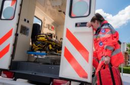 Ratownicy medyczni przeciwni szkoleniu strażaków w ambulansach