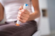 Wykonanie zastrzyku z adrenaliny będzie udzieleniem pierwszej pomocy