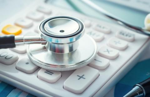 Wchodzi w życie ustawa przesuwająca z budżetu do NFZ finansowanie części świadczeń