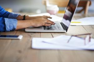 Pierwsze firmy ukarane za fikcyjne recenzje w internecie