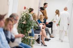 Wszyscy pacjenci ustawią się w jednej, długiej kolejce po zdrowie