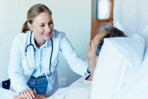 Lekarz ma się lepiej komunikować z pacjentem - nowe standardy kształcenia