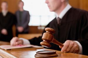 Adwokaci i radcy chcą uchylenia przepisów covidowych - w tym jednoosobowych składów