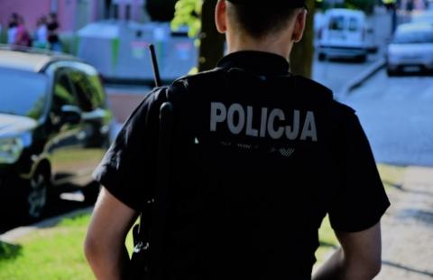 Policyjni stażyści skarżą się na nadgodziny i złe warunki służby