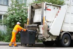 UOKiK ukarał siedmiu przedsiębiorców odbierających odpady za zmowę przetargową