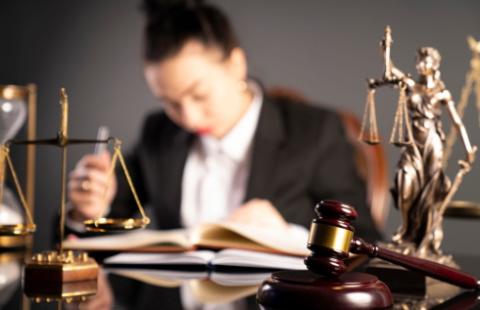 Praktyka praktyce nierówna - wśród prawników spór, czy powinna być odpłatna