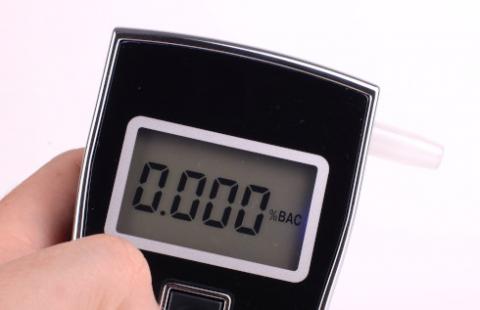 Zasady kontroli pracowników na obecność alkoholu i narkotyków – przepisy już obowiązują