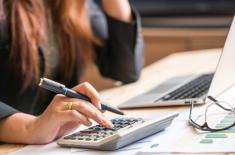 Opóźnienia w wypłatach częstym problemem firm – badanie