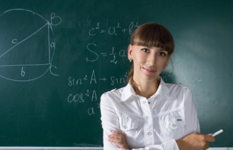 Nauczyciele liceów bez limitu godzin ponadwymiarowych