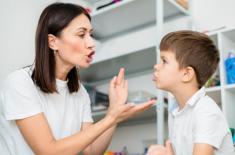 Wiceminister zdrowia: Nie regulujemy sytuacji gabinetów logopedów w szkołach