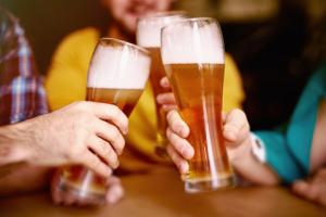 Producenci piwa mocniej oznaczą zagrożenia dla konsumentów