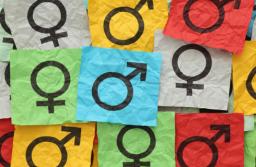 Sąd: Ochrona przed dyskryminacją ze względu na orientację seksualną nie tylko na etacie