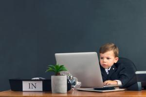 Specjalne prawo ma chronić dzieci przed niebezpiecznymi treściami w internecie