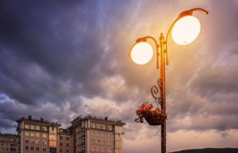 Gminy inwestują w ledy, a oszczędności zjada opłata za energię bierną