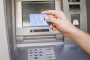 Banki likwidują oddziały i bankomaty - prawa konsumentów zagrożone