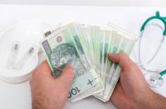 Pracownicy ochrony zdrowia na karuzeli płac minimalnych