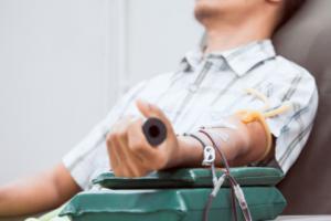 Honorowi dawcy krwi stracą prawo do zniżek na przejazd koleją