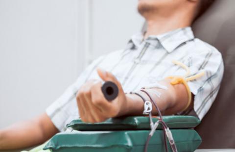Honorowi dawcy krwi stracą prawo do zniżek na przejazd koleją