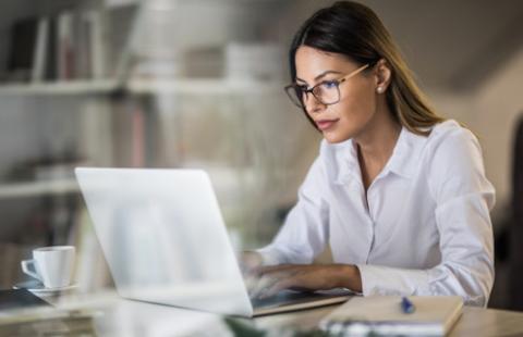 W 2022 roku kobiety złożyły rekordową liczbę wypowiedzeń – badanie Deloitte